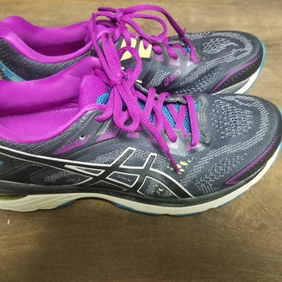 Asics - Picture 2 of 6